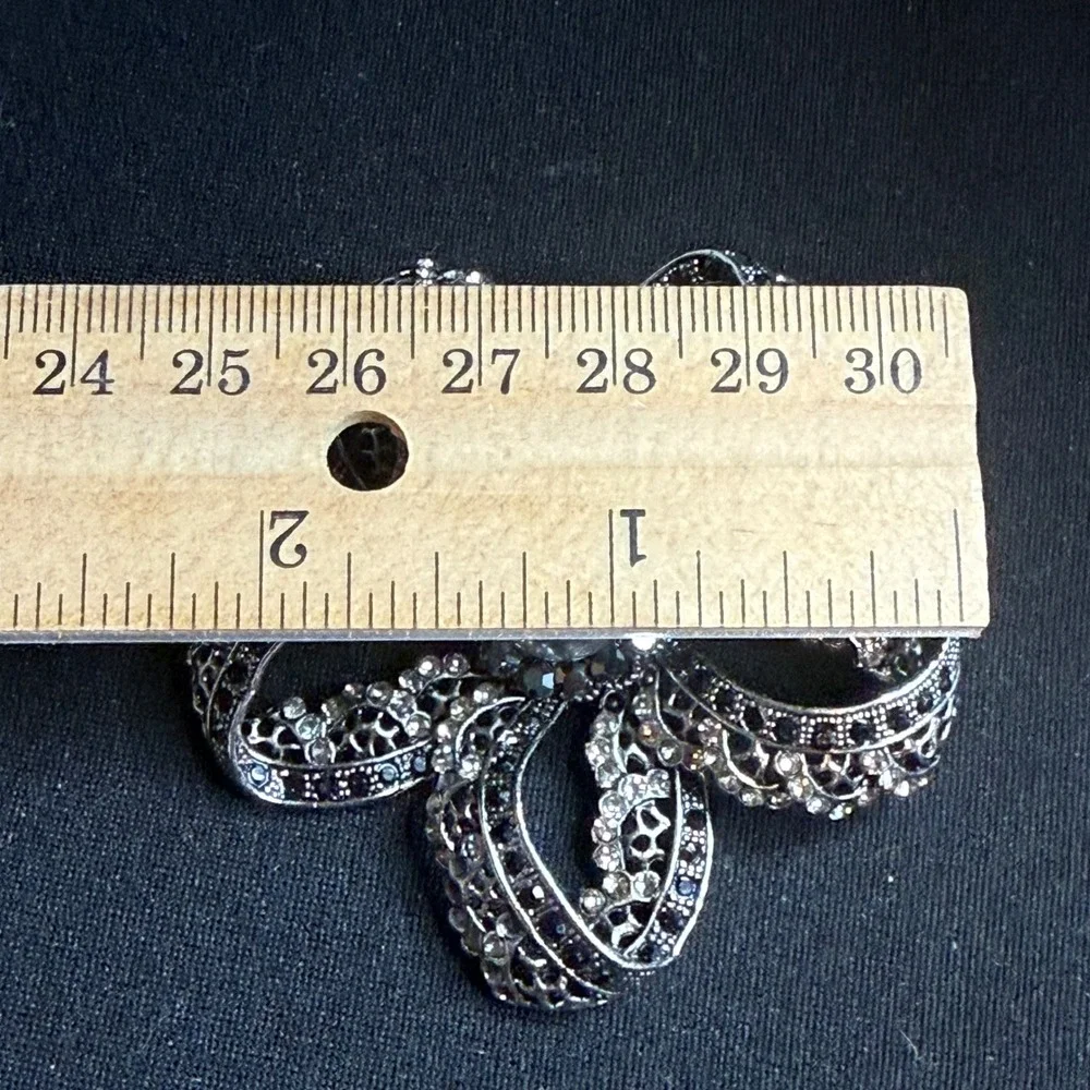 Sparkling Crystal Flower Brooch‎ Pearl Center Silver Tone Statement Pin